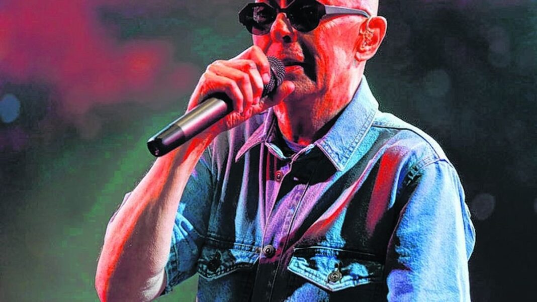 Carlos Indio Solari en un recital