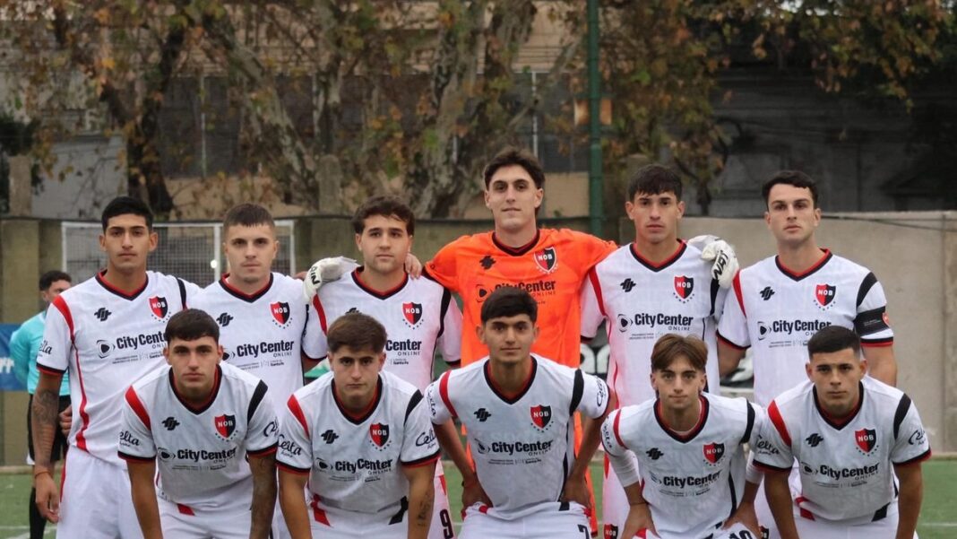 Jugadores de la reserva de Newell's durante un partido del torneo Proyección