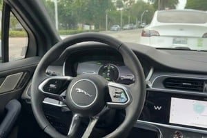 Taxi autónomo de Waymo en las calles de Miami