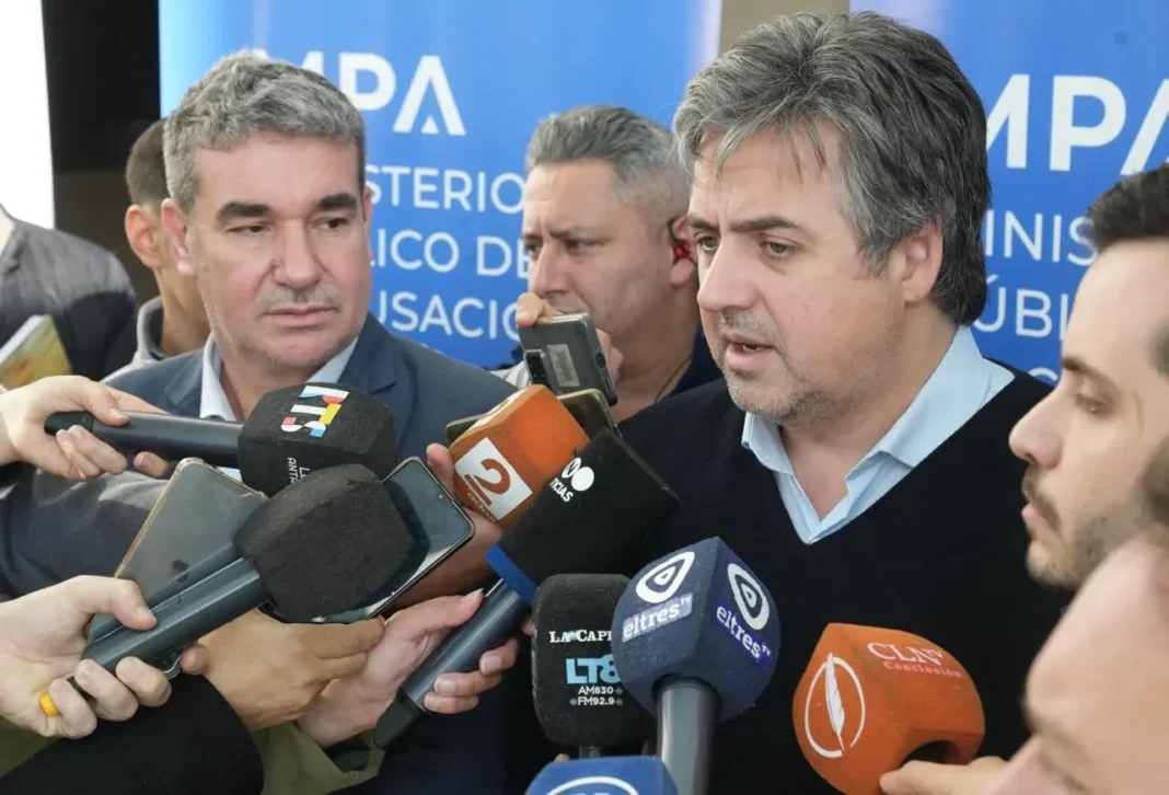 Conferencia de prensa de autoridades de seguridad en Rosario tras el asesinato de un policía federal
