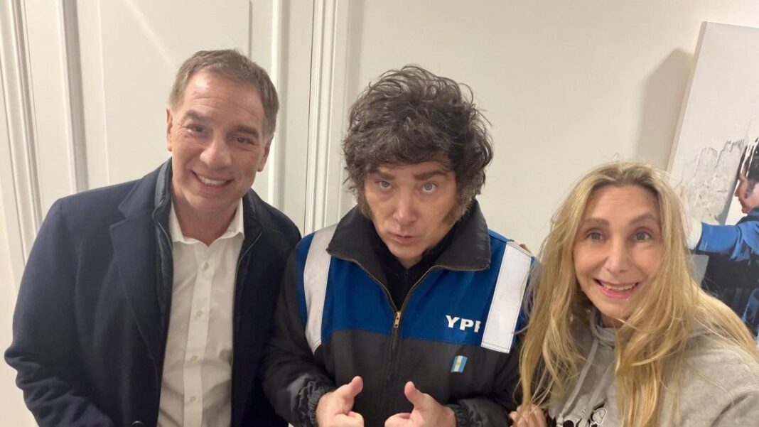 El presidente Javier Milei junto a Diego Santilli y Karina Milei en la Quinta Presidencial de Olivos