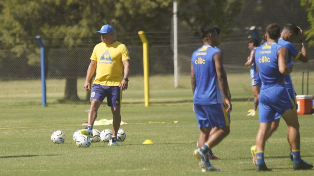 Jugadores de Rosario Central entrenando en el predio de Arroyo Seco