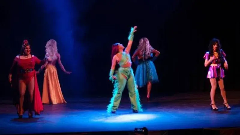 Teatro Municipal La Comedia de Rosario durante la Gala del Orgullo