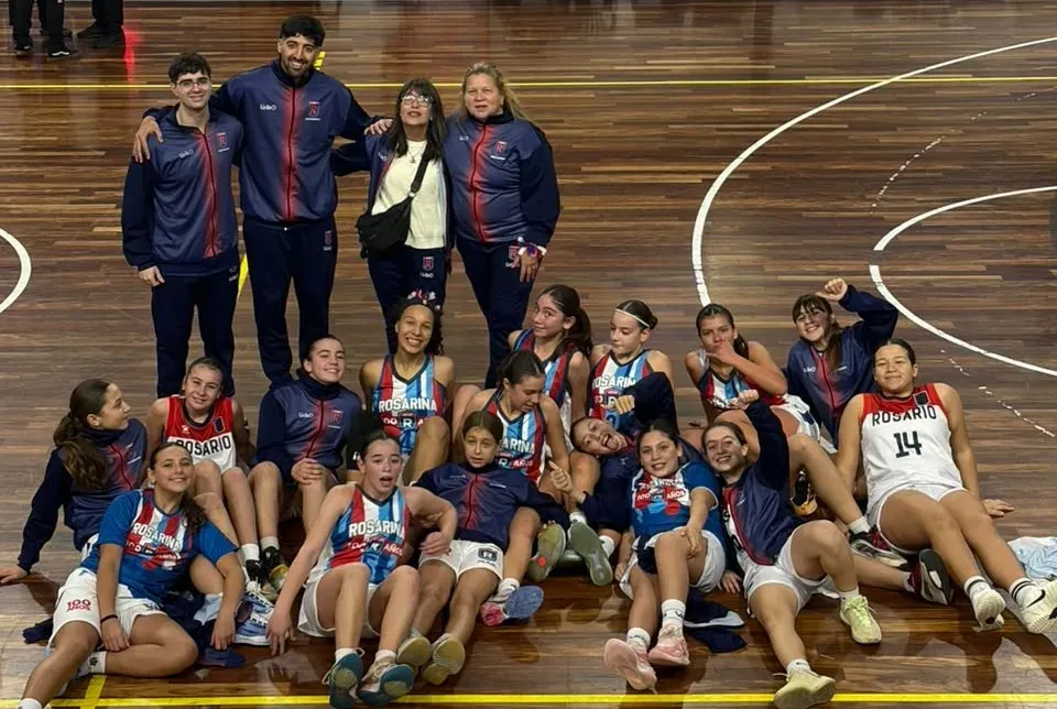 Partido de básquet femenino U13 entre Rosario y Santafesina en Náutico Sportivo Avellaneda