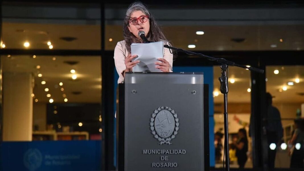 Selva Almada en el Museo Castagnino presentando su novela