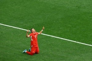 Jugador suizo festeja gol ante Canadá en Vancouver