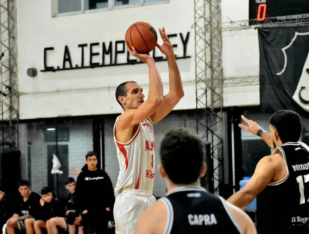 Partido de Superliga de básquet entre Temperley y Alumni de Casilda
