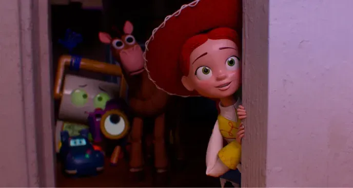 Afiche de Toy Story 5 con los personajes Jessie, Woody y Buzz Lightyear