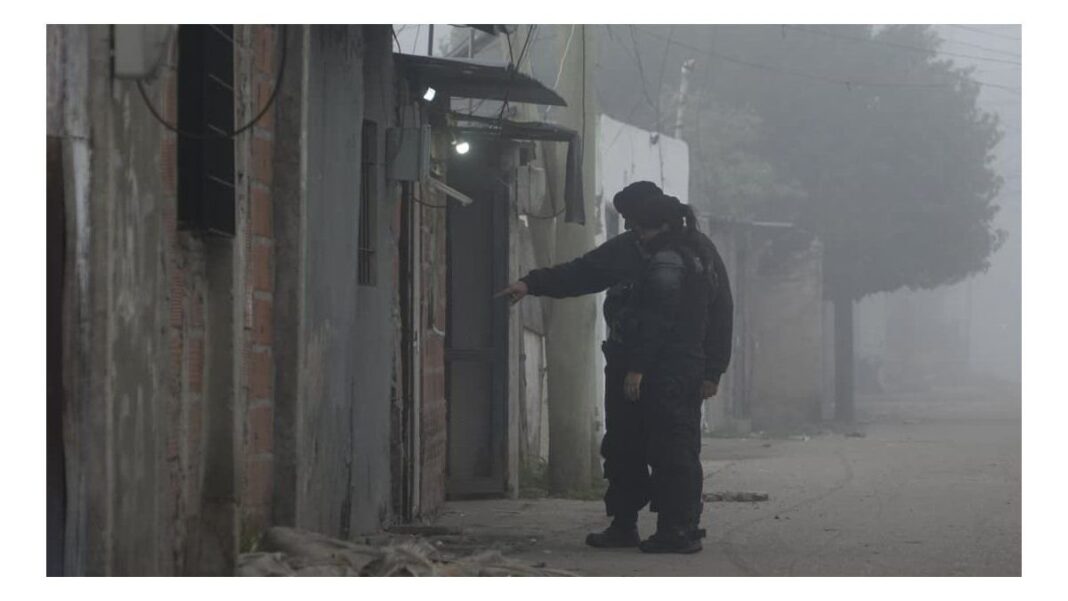 Allanamiento policial en barrio Banana, Rosario, tras el crimen del policía federal Rodolfo Manfredi