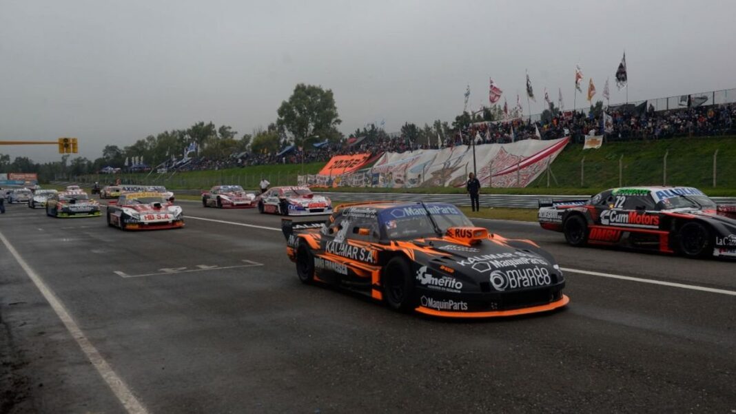 Autódromo Juan Manuel Fangio de Rosario durante una carrera de Turismo Carretera