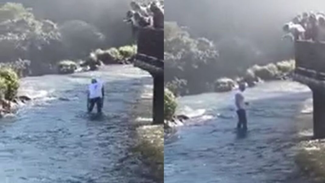 Pasarela de las Cataratas del Iguazú con vallas de seguridad