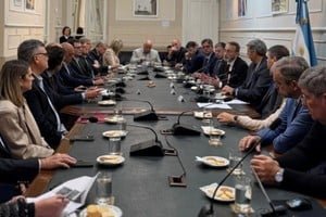 Embajador Yurii Klymenko en la Bolsa de Comercio de Santa Fe con empresarios