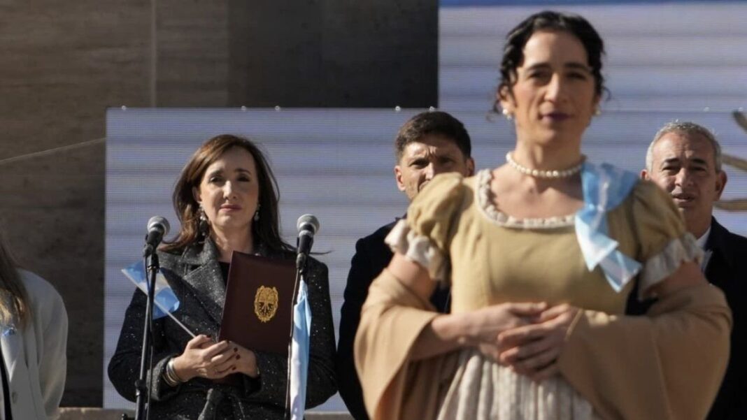 Victoria Villarruel en el Monumento Nacional a la Bandera durante el acto del Día de la Bandera en Rosario