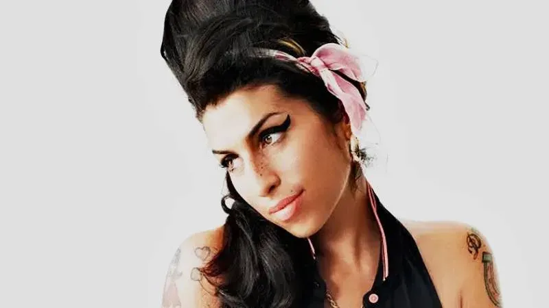 Fotografía de Amy Winehouse durante una presentación