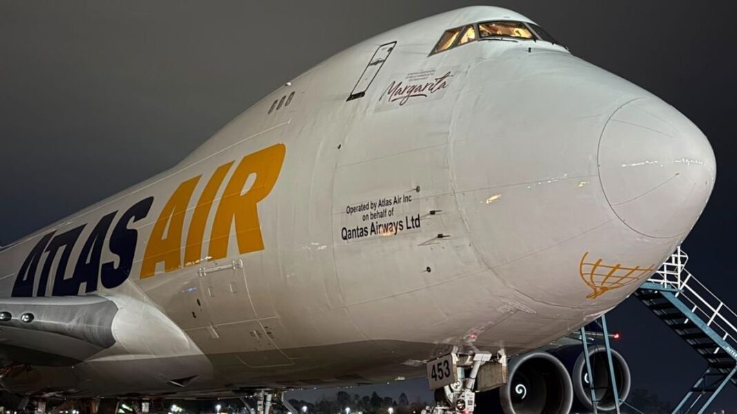 Boeing 747 de Atlas Air en pista del Aeropuerto Internacional de Rosario