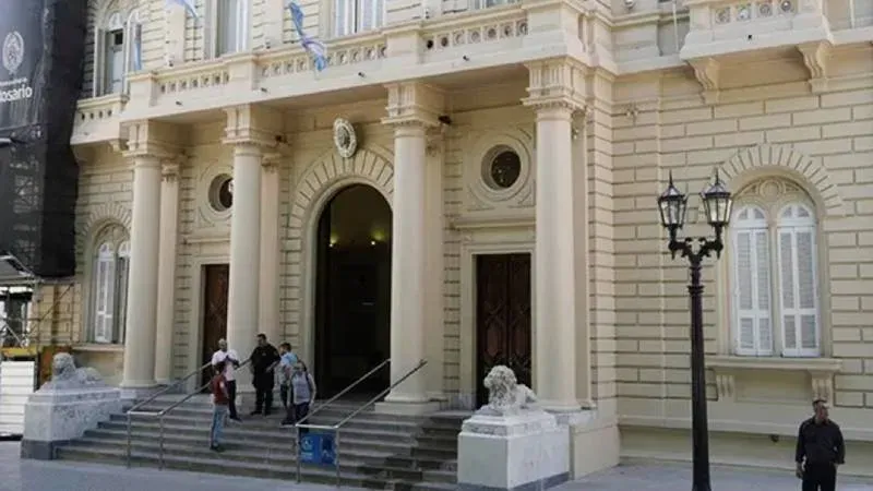 Vehículo compactado en corralón municipal de Rosario