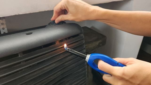 Detector de monóxido de carbono sobre una mesa