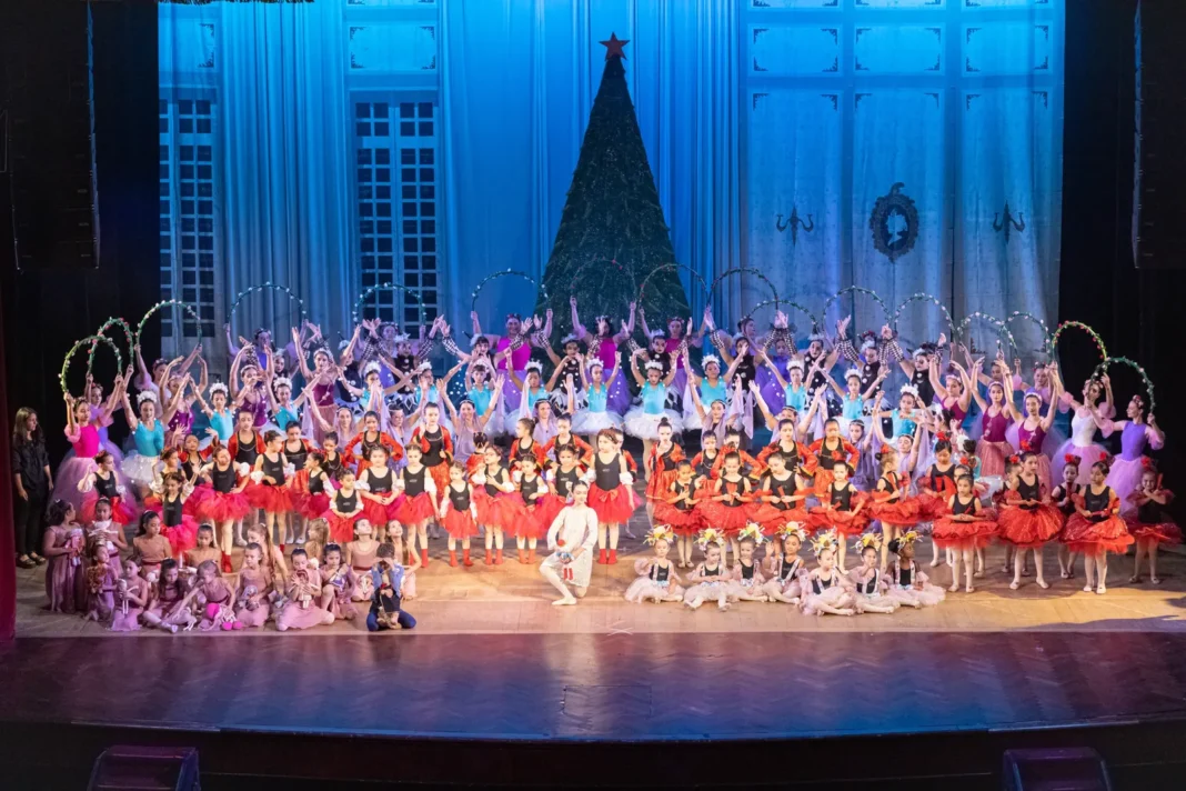 Bailarinas del Cuba Ballet Rosario en escena durante función de aniversario
