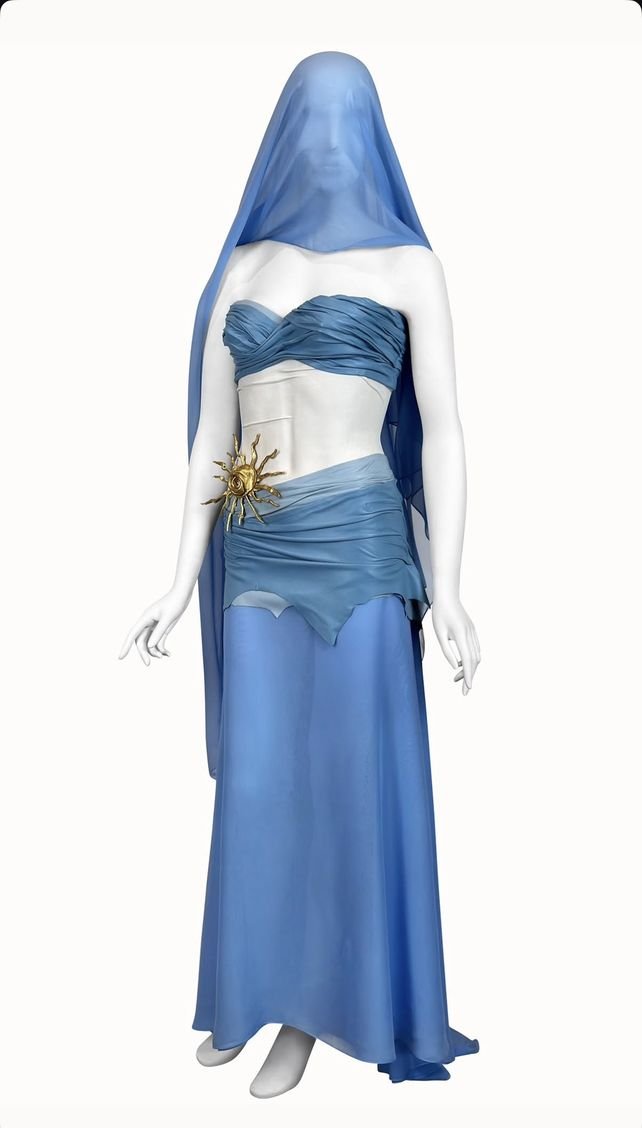 María Becerra con vestido celeste y blanco en ceremonia final Mundial 2026