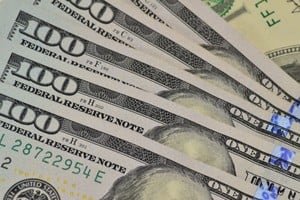 Cotización del dólar en pizarras bancarias y paralelas