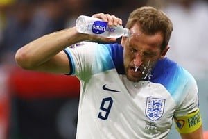 Camiseta de la selección inglesa con la estrella de campeón del mundo casi imperceptible
