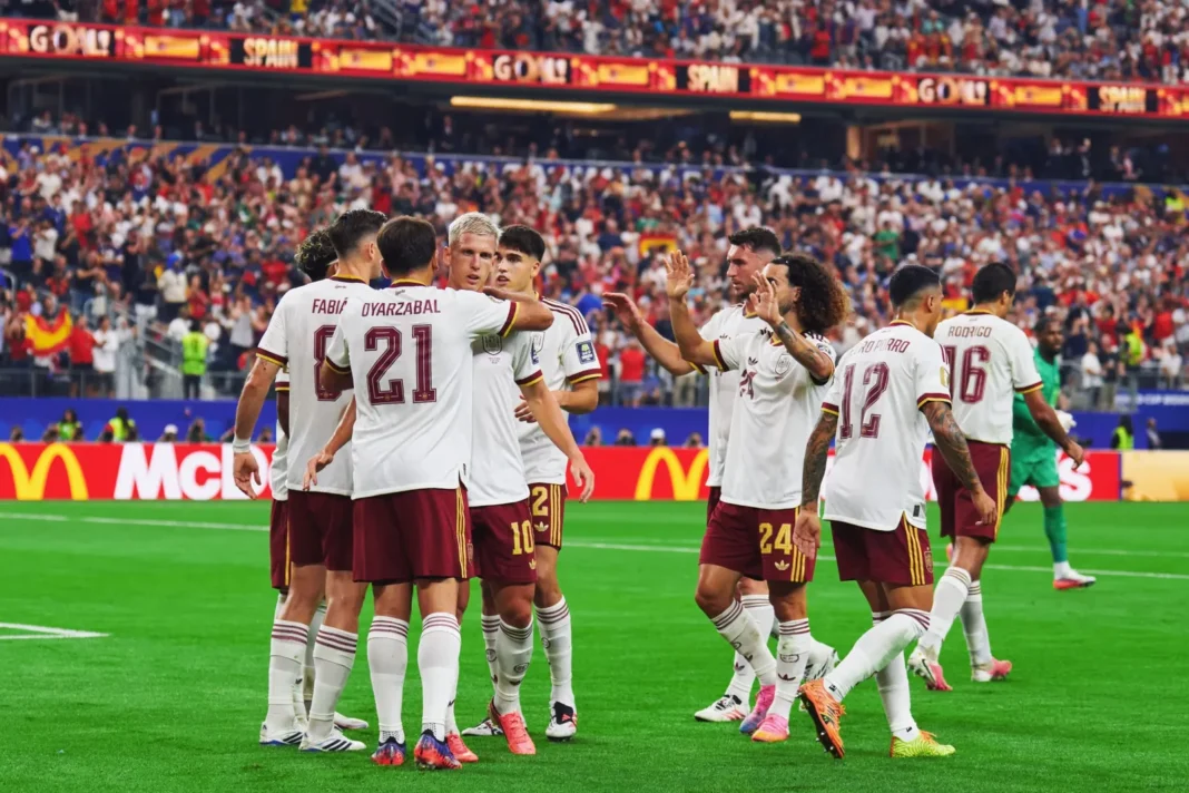 Jugadores de España celebran tras vencer a Francia en la semifinal del Mundial 2026