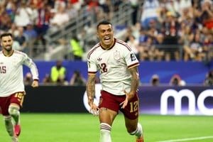 Jugadores de España celebrando un gol ante Francia en semifinal del Mundial 2026