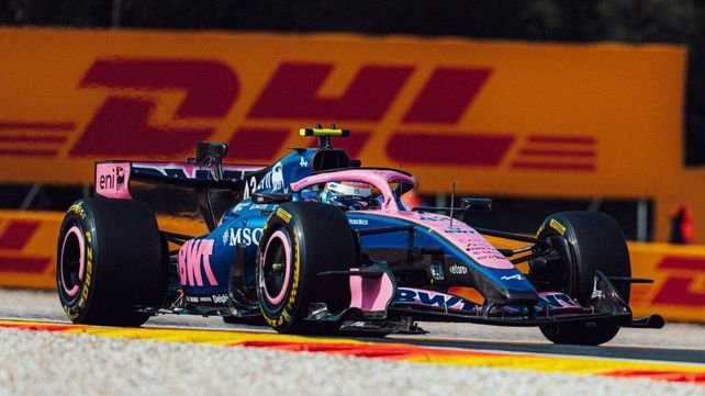 Franco Colapinto en el asfalto del circuito Spa Francorchamps
