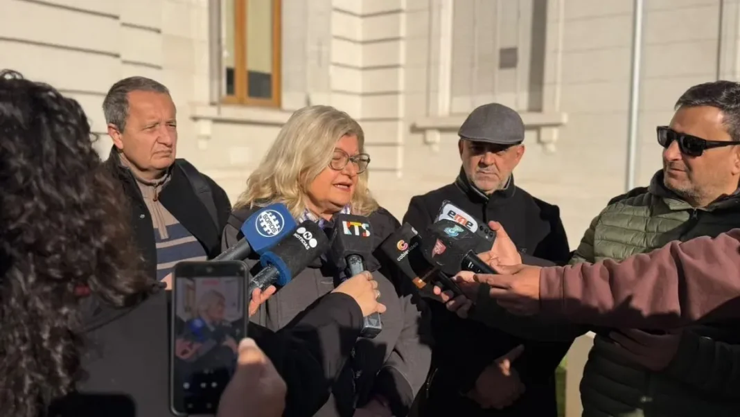 Diputados del Frente Amplio por la Soberanía en conferencia de prensa en la Legislatura provincial