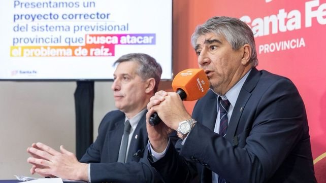 Ministros de Gobierno y de Hacienda durante la paritaria en Santa Fe