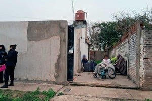 Imagen del exterior del hogar de adultos mayores en José Gollán al 10100, Santa Fe, tras el incendio