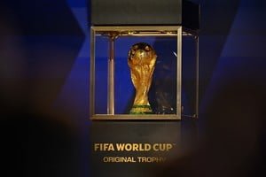 Trofeo de la Copa del Mundo exhibido en Nueva York antes de la final del Mundial 2026