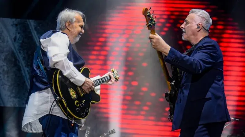 David Lebón y Pedro Aznar en concierto en el Metropolitano de Rosario