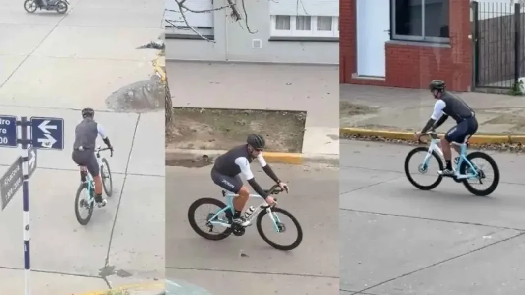 Lionel Scaloni andando en bicicleta por calles de Casilda