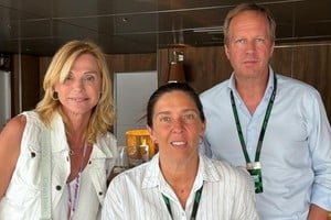 María Catarineu y Franco Colapinto en el paddock de Hungría