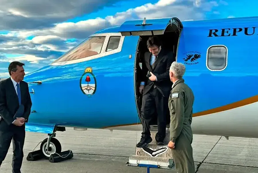Presidente Javier Milei durante viaje a Perú para asunción de Keiko Fujimori