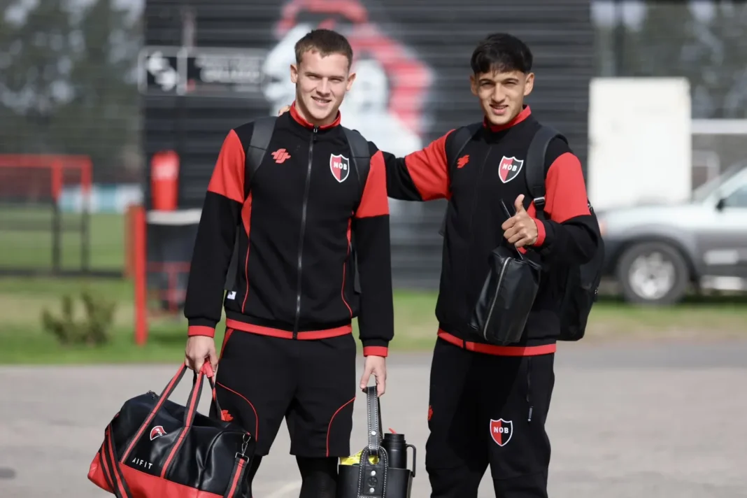 Escudo de Newell's Old Boys sobre fondo rojo y negro