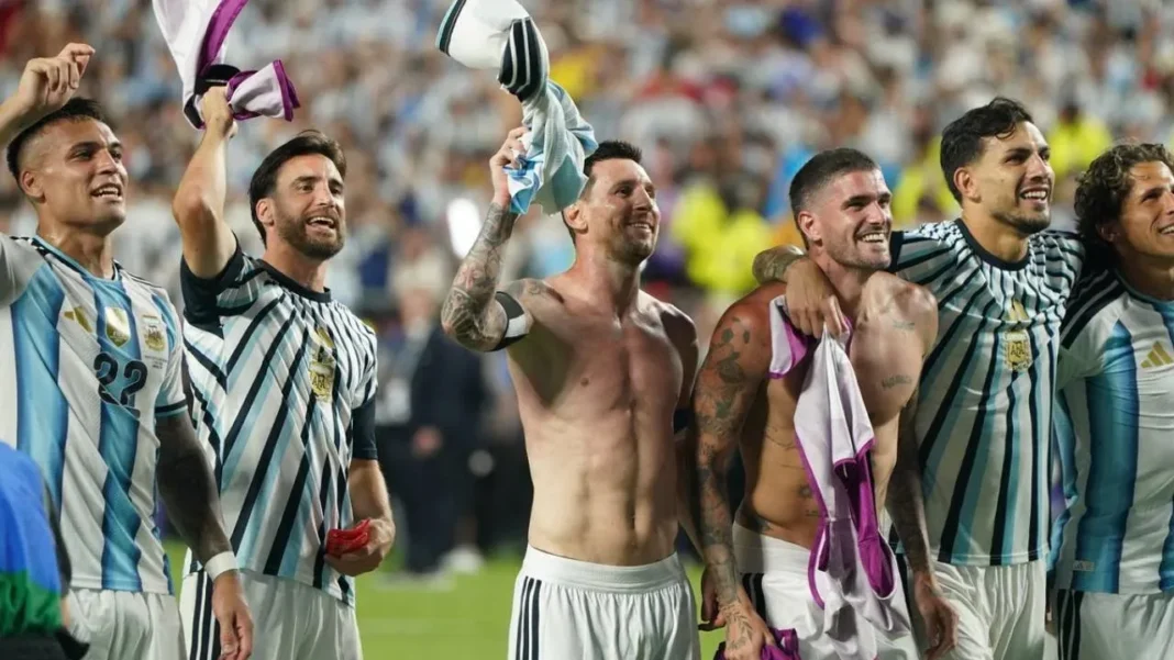 Jugadores de Argentina y Suiza durante el partido de cuartos de final del Mundial 2026
