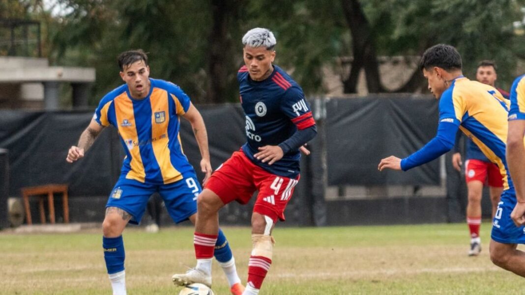 Partido de Primera C entre Leones FC y Central Ballester en Arroyo Seco
