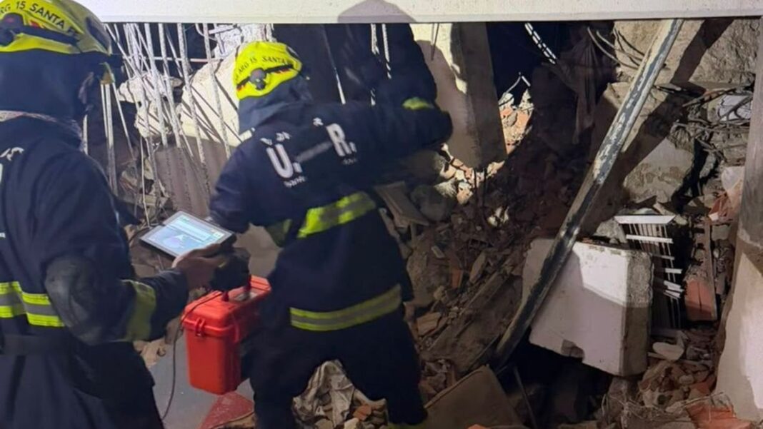 Rescatistas santafesinos durante operativo en Venezuela