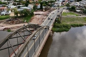 Vista del Puente Carretero y la construcción del nuevo puente entre Santa Fe y Santo Tomé