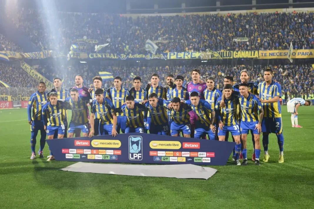 Jugadores de Rosario Central en el empate ante Racing