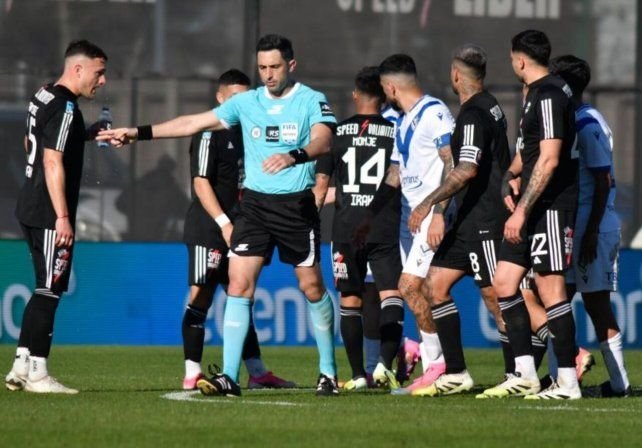 Partido entre Deportivo Riestra y Vélez Sarsfield