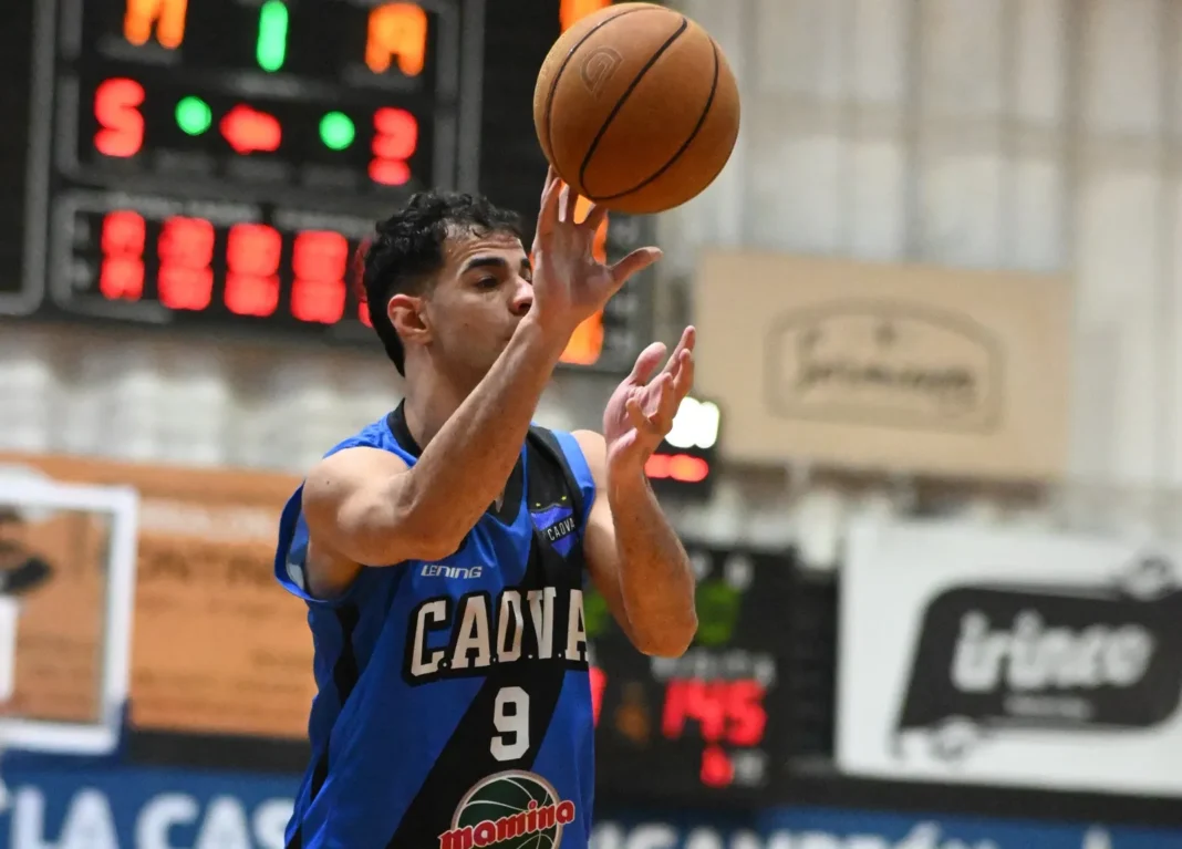 Partido de básquet entre Caova y Sportivo América