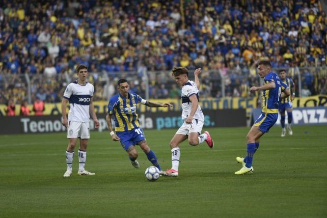 Estadio Gigante de Arroyito durante el partido entre Central y Gimnasia
