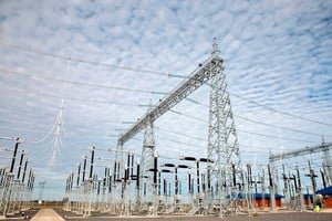 Medidor de electricidad industrial en una fábrica