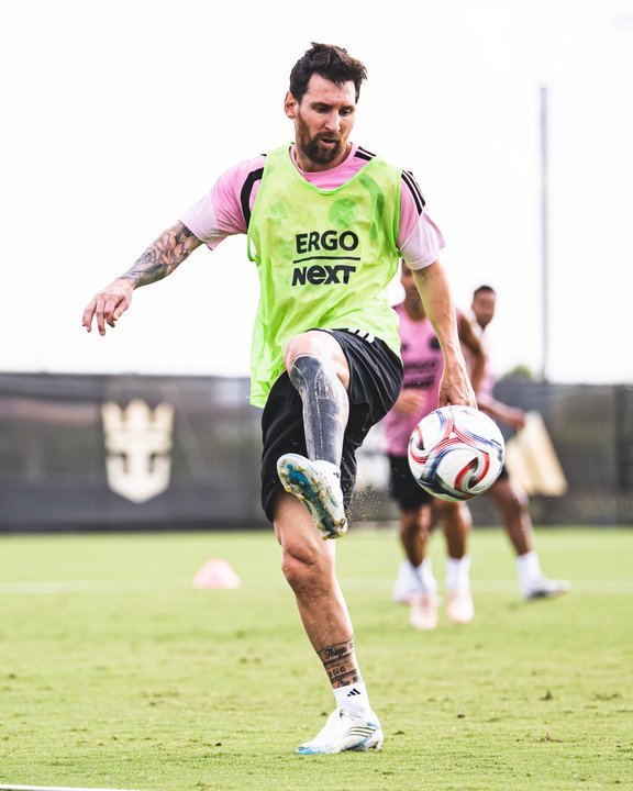 Cristian Kily González en un partido como entrenador