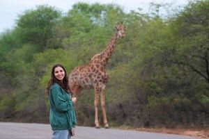 Victoria Rosso en Sudáfrica junto a animales salvajes