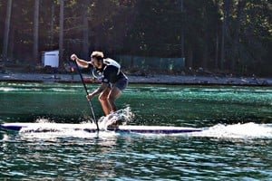 Diego Soreira practicando Stand Up Paddle en la Laguna Setúbal
