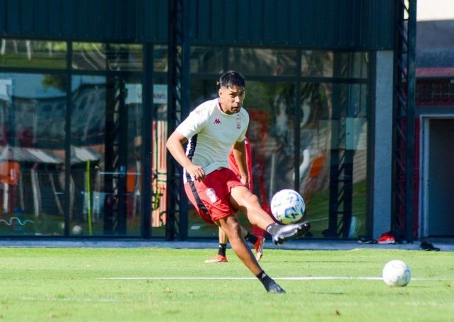 Lucas Carrizo con la camiseta de Newell's Old Boys